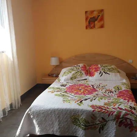 Couette-café Chambres D'hôte Chez Gilbert *